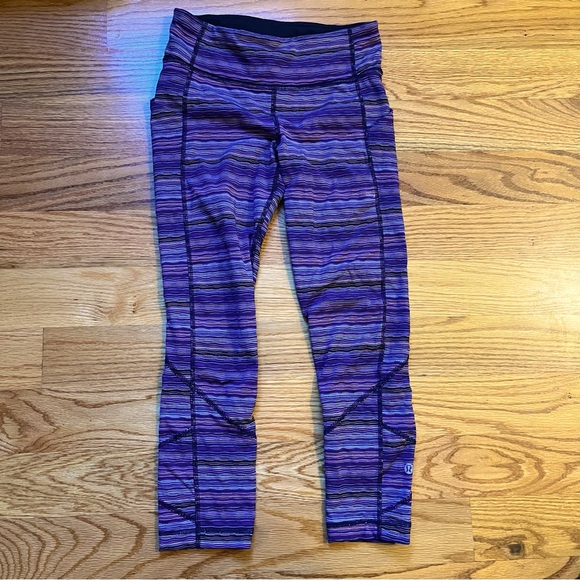 Lululemon purple crop leggings size 4 - Picture 2 of 4